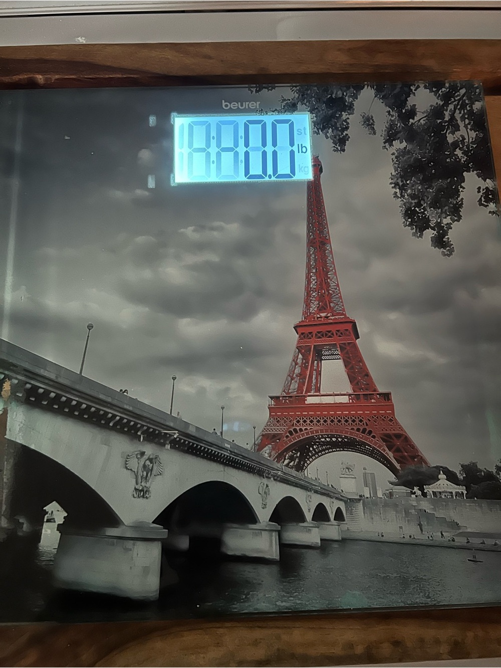 Red Eiffel Tower Glass Scale Used but works perfect look at photos .